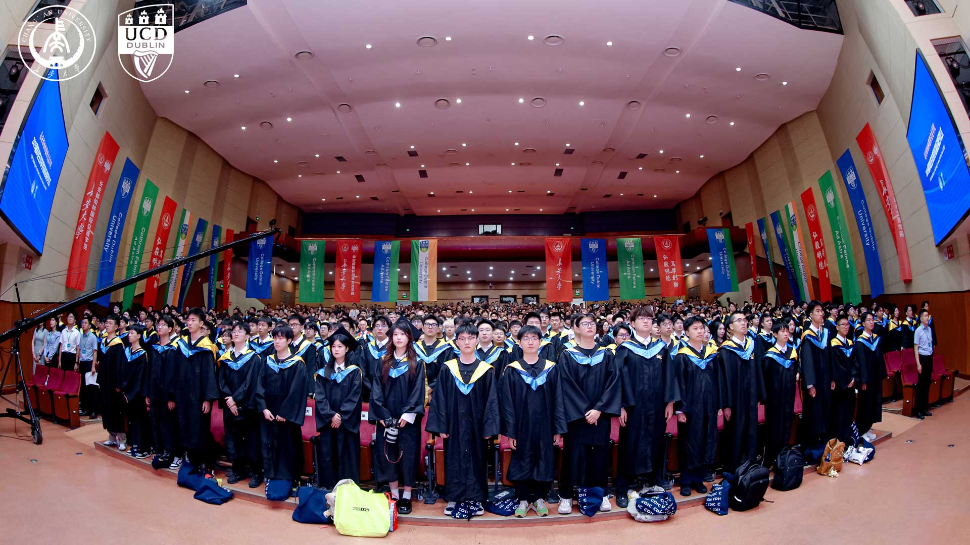 Image of graduating students of the Chang'an Dublin International College