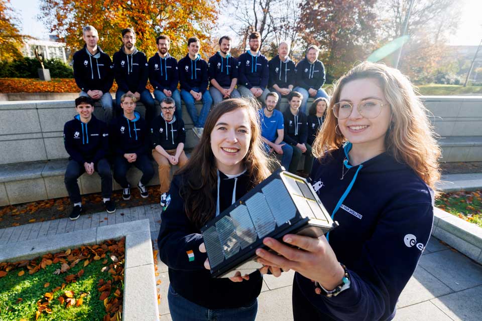 EIRSAT-1-team-Aware-Christmas-5k