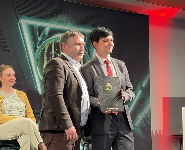 Jason Lynch, CEO, Equal1 with Louis Barson, IOP Director