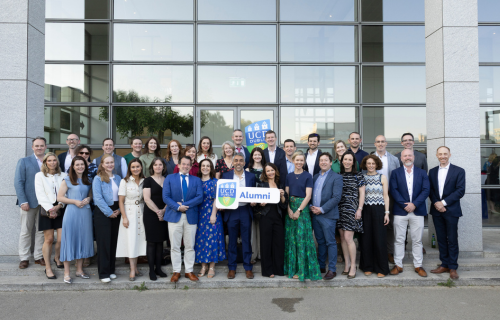 Medicine graduating class of 2005 group photo on steps of O Reilly Hall