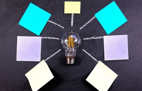 lightbulb,postitnotes